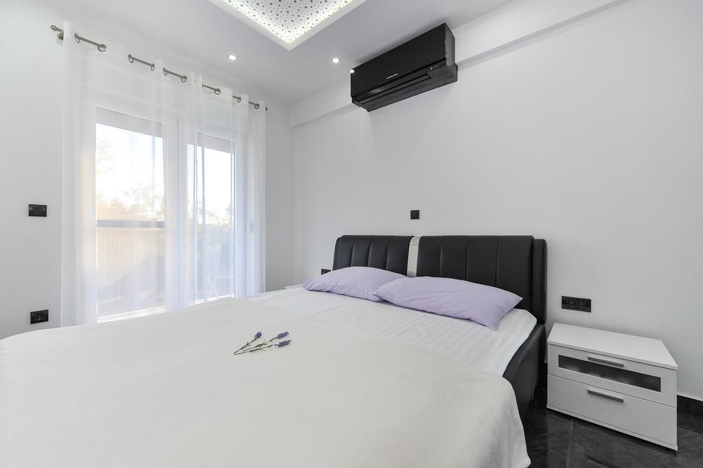 Villa Lily Privlaka  Exteriör bild