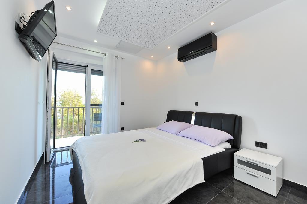 Villa Lily Privlaka  Exteriör bild