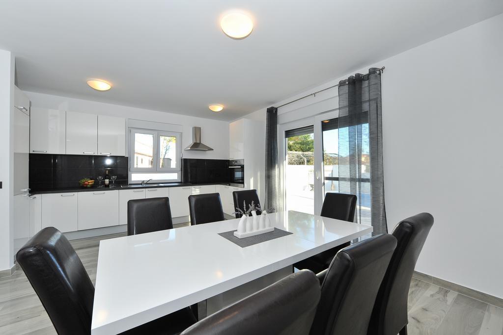 Villa Lily Privlaka  Exteriör bild