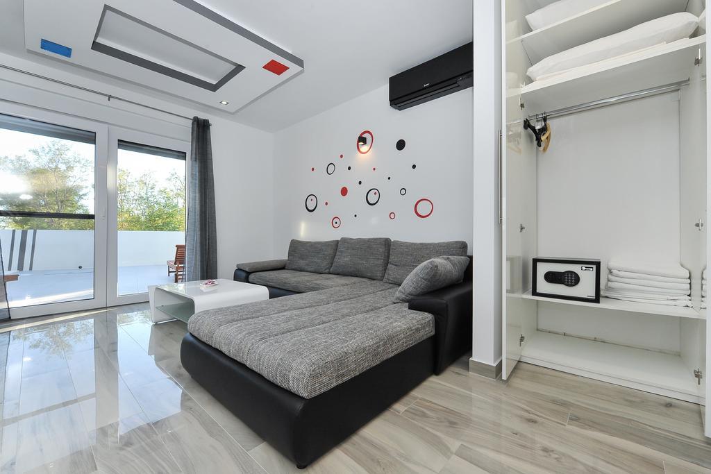Villa Lily Privlaka  Exteriör bild