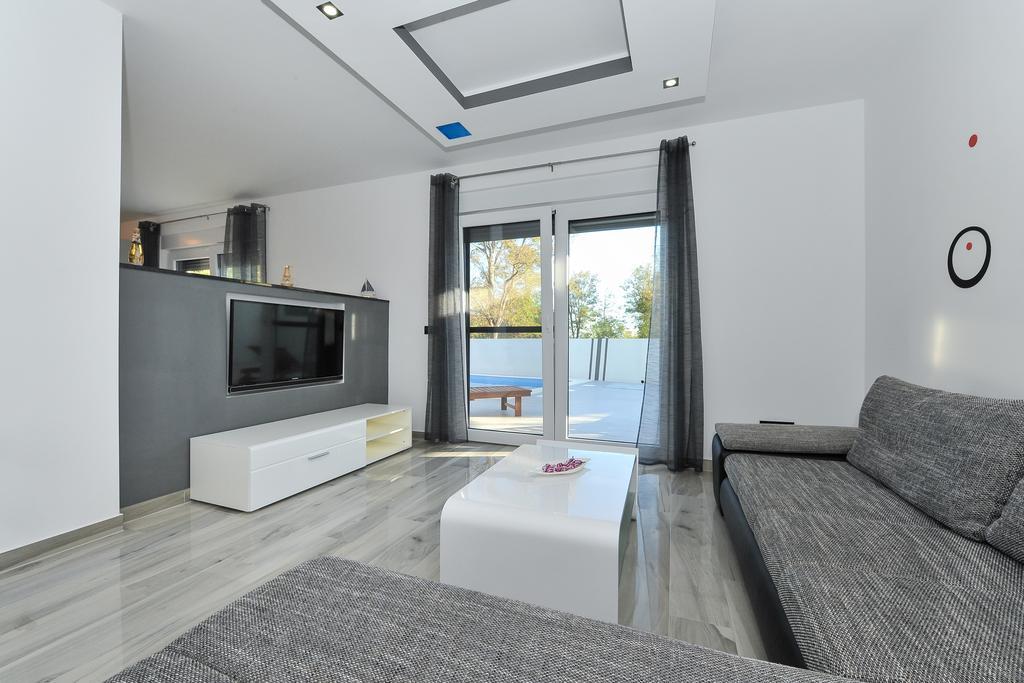 Villa Lily Privlaka  Exteriör bild