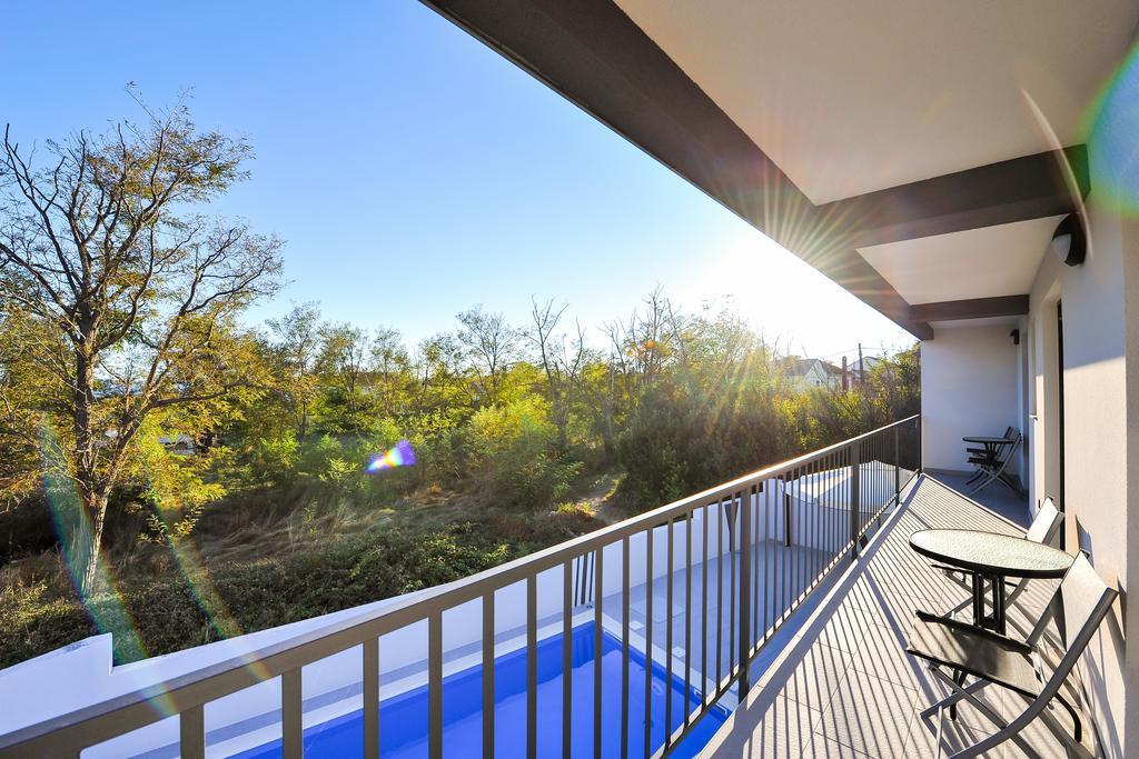 Villa Lily Privlaka  Exteriör bild