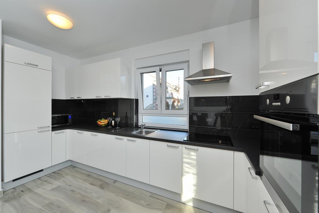 Villa Lily Privlaka  Exteriör bild