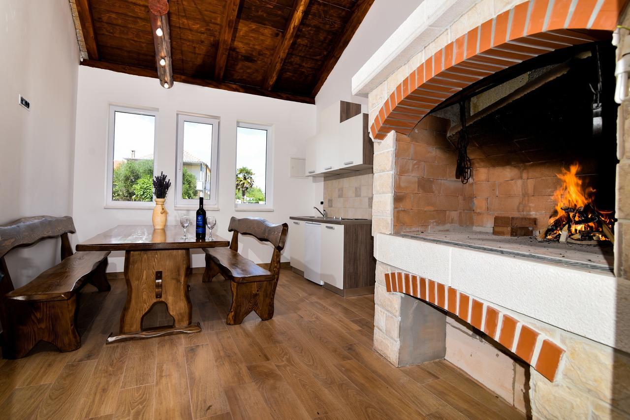 Villa Lily Privlaka  Exteriör bild